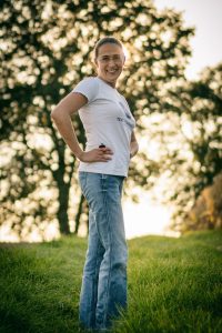 Textmechanikerin Elisabeth Strassert im Grünen